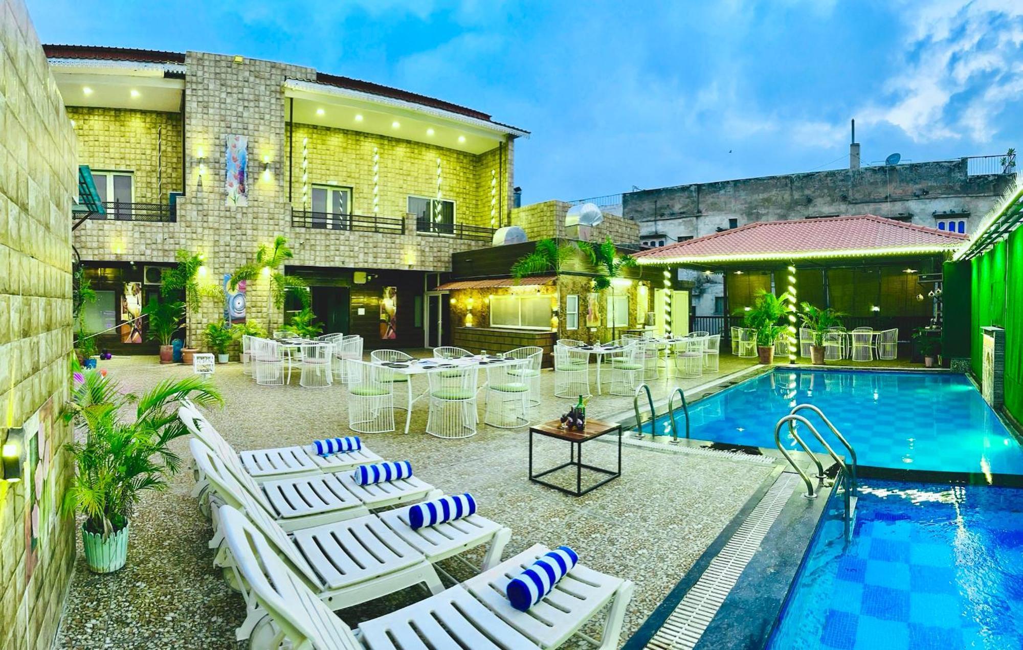 Hotel Grand Bhagwat, Udaipur Exterior photo